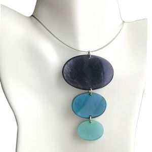 Modernism Capiz Shell necklace Blue 🆕